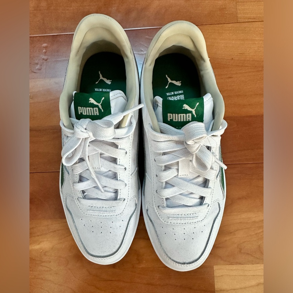 Lightly worn. PUMA sneakers. Size 7.5.